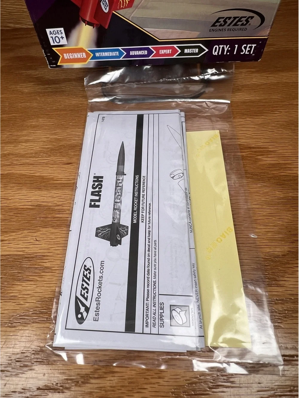 Estes Flash Flying Model Rocket Launch Set - Beginner Level New